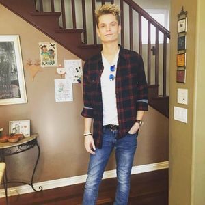 Meet your Posher, Max